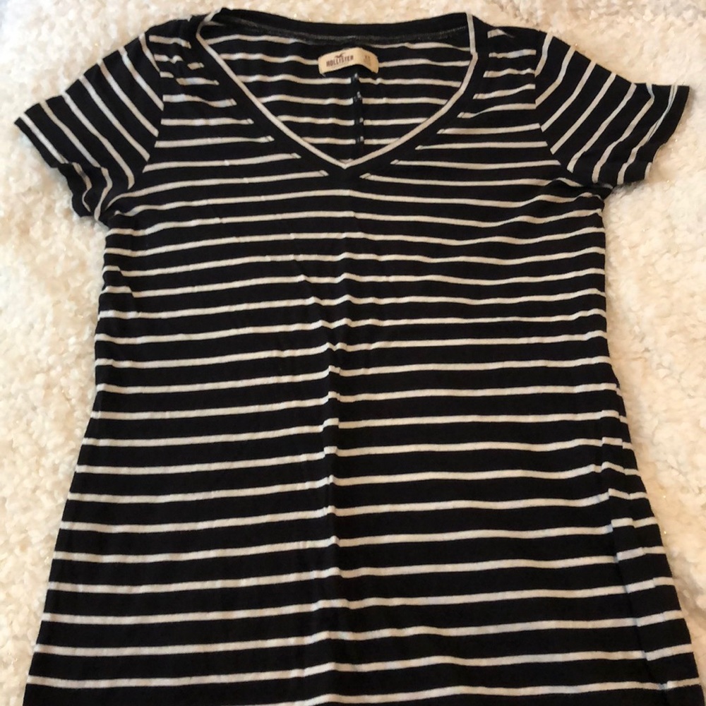 Hollister v-neck